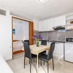 With Parking Space - Labin - 7622 Rabac
