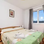 With Parking Space - Labin - 7622 Appartement *